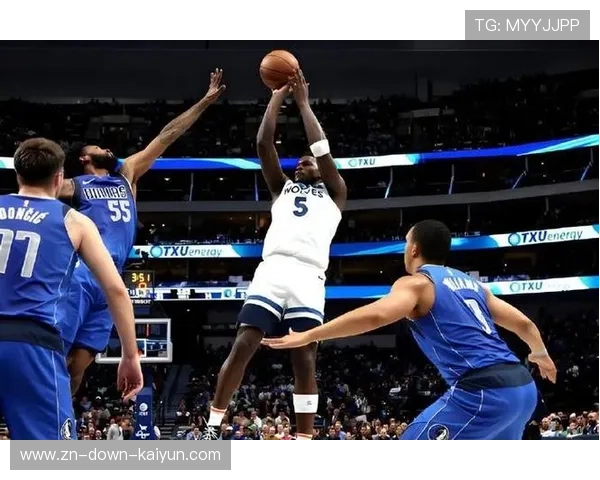 爱德华兹空砍39分，末节14分难阻灰熊关键三分雨