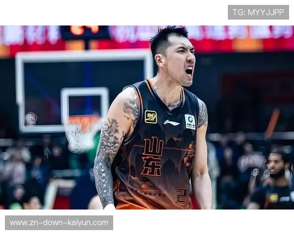 终场哨响时刻：陶汉林扣篮后山东球员庆祝闯入四强的瞬间