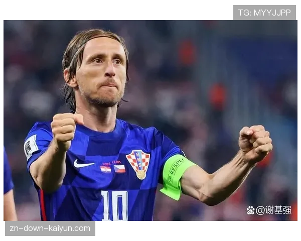 瞬间聚焦:伯纳乌全场起立,为跑动超过13公里的老将莫德里奇鼓掌致敬 瞬间聚焦:伯纳乌全场起立,为跑动超过13公里的老将莫德里奇鼓掌致敬