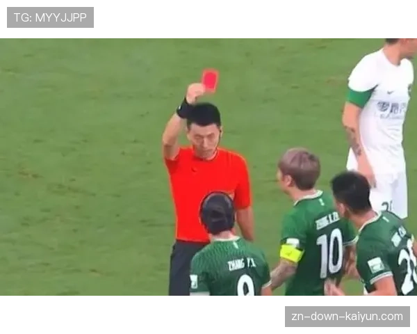 瞬间特写:当绝杀进球因毫米级越位被取消,现场大屏幕三维线框重放引发的全场寂静 瞬间特写:当绝杀进球因毫米级越位被取消,现场大屏幕三维线框重放引发的全场寂静